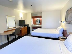 2 Queen Beds Non-Smoking